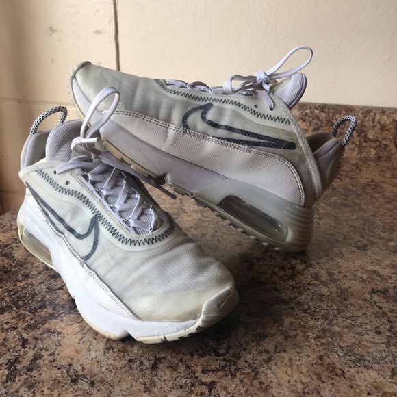 Nike Airmax 2090 women’s running shoe size 6 1/2